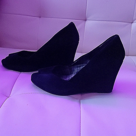 Chinese Laundry Black Peep Toe Vegan / Faux Suede Wedges 8 - Picture 2 of 4